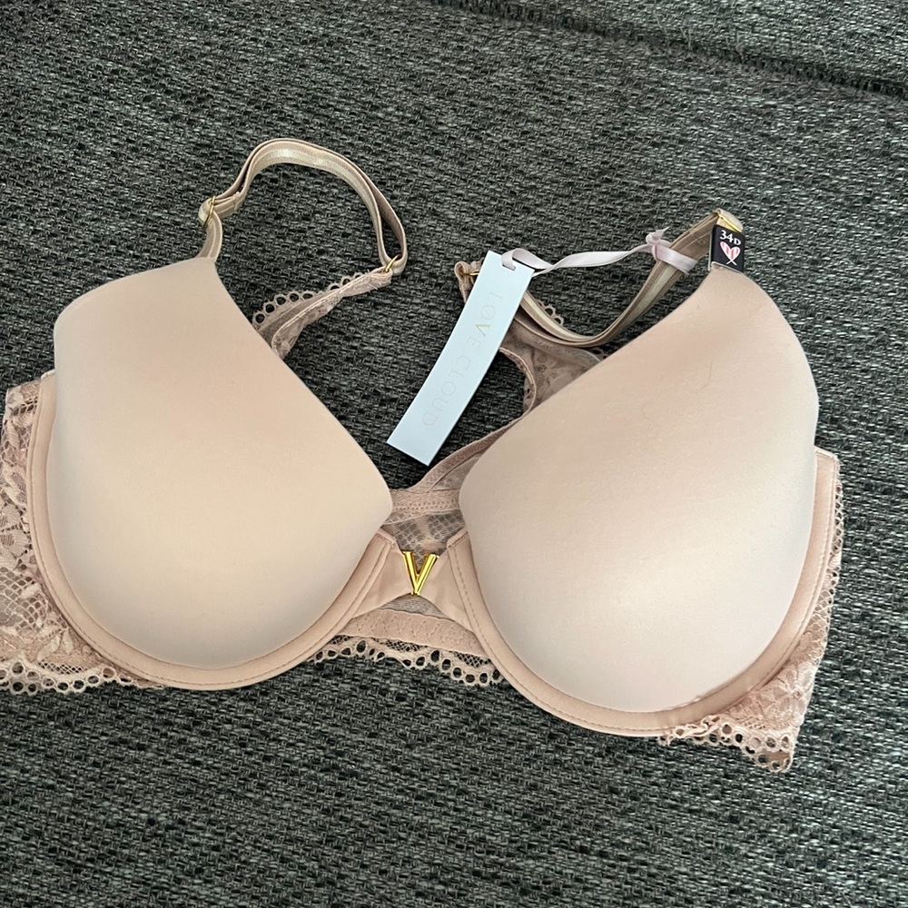 Victoria’s Secret bra 34D